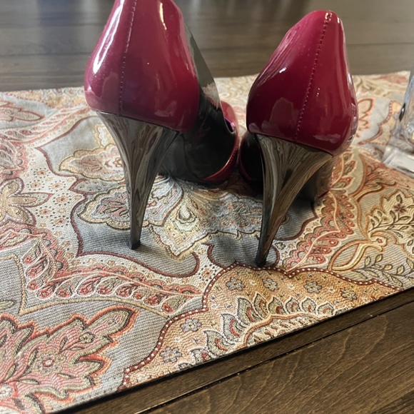 Aldo two toned Fuchsia/ dark gray pumps - Picture 2 of 6